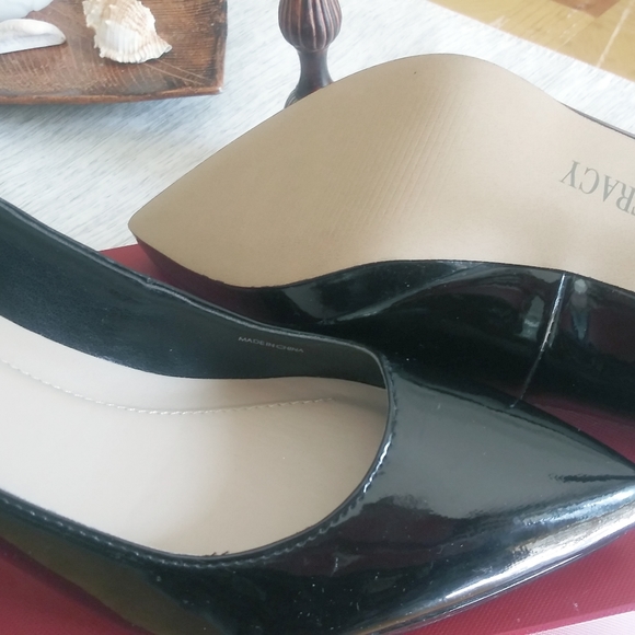Ellen Tracy Black Pumps - Picture 4 of 6